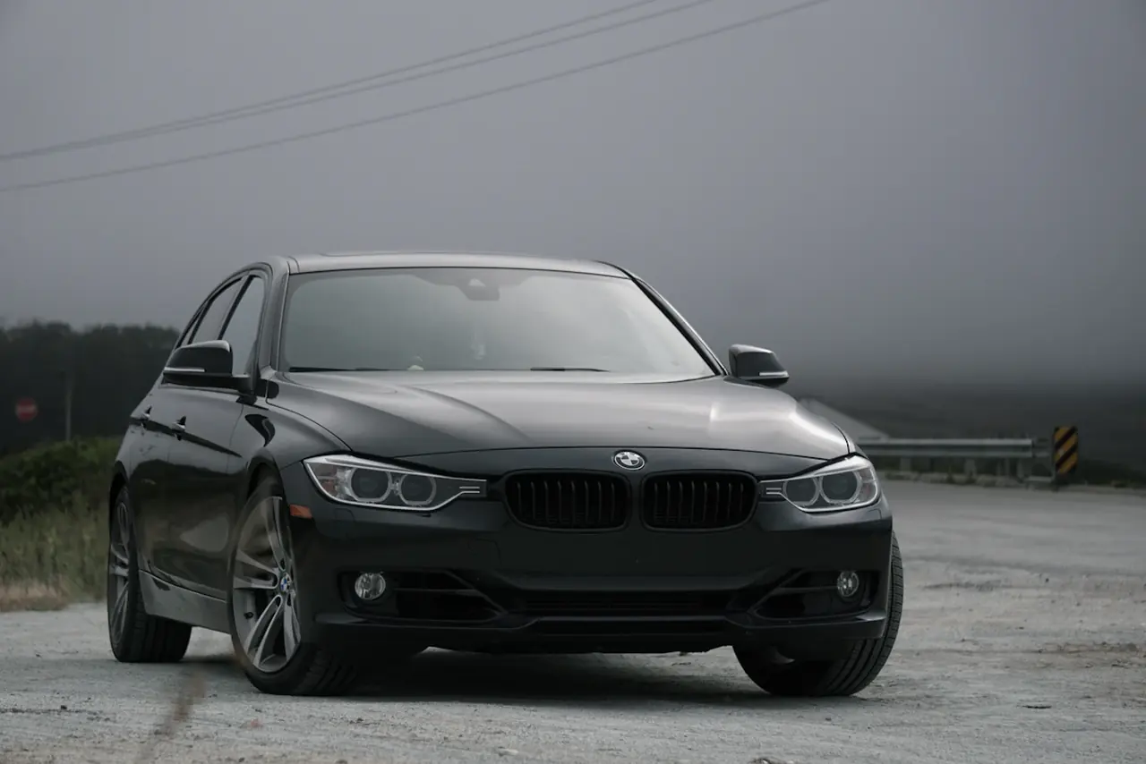 BMW 3 Series 차량 예시
